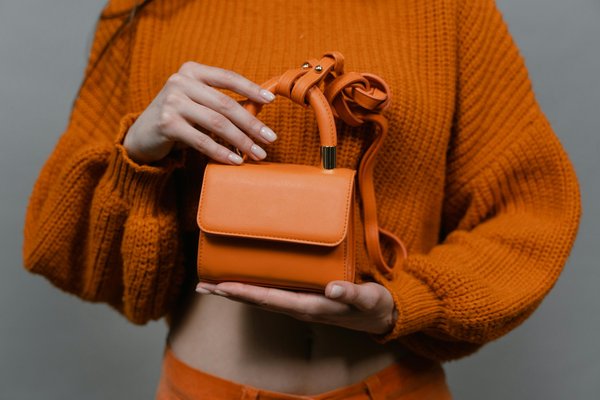 Stylish mini bags outfits: your guide to perfect pairing